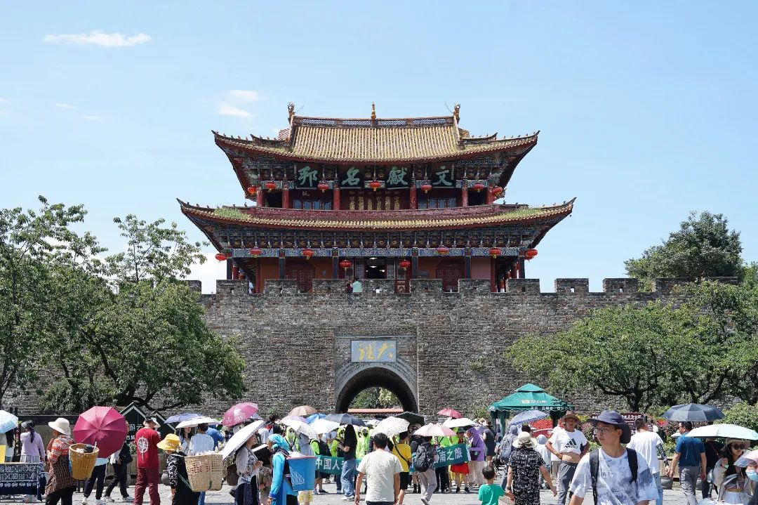 2425734人次！大理旅游热！热！热！