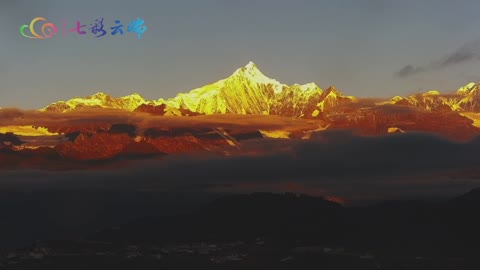 听说……今早的日照金山很美！